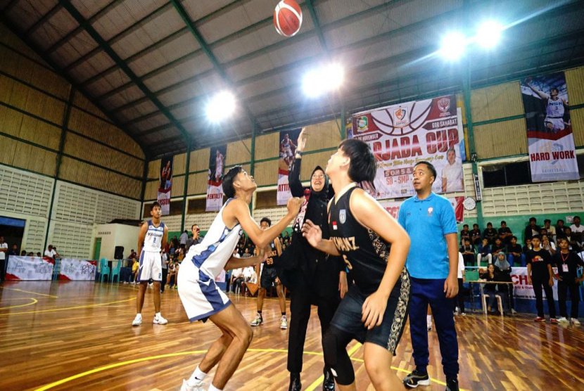 Ratusan Pelajar Banyuwangi Tunjukkan Bakat dalam Olahraga Basket 