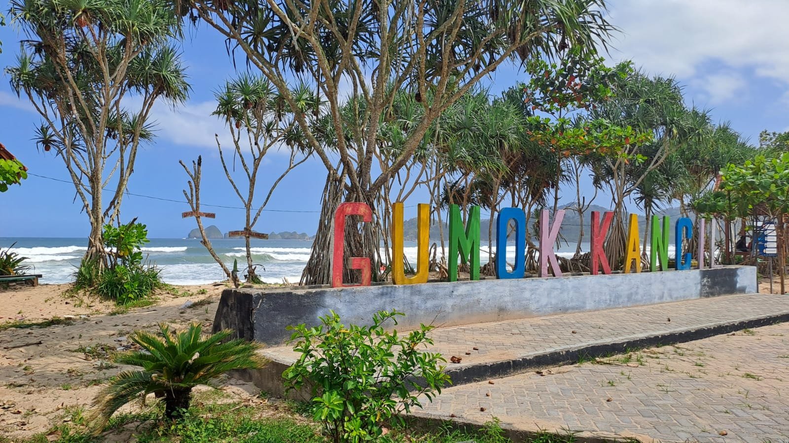 Pulau Merah hingga Pantai Mustika: Surga di Selatan Banyuwangi untuk Liburan Tahun Baru 2025