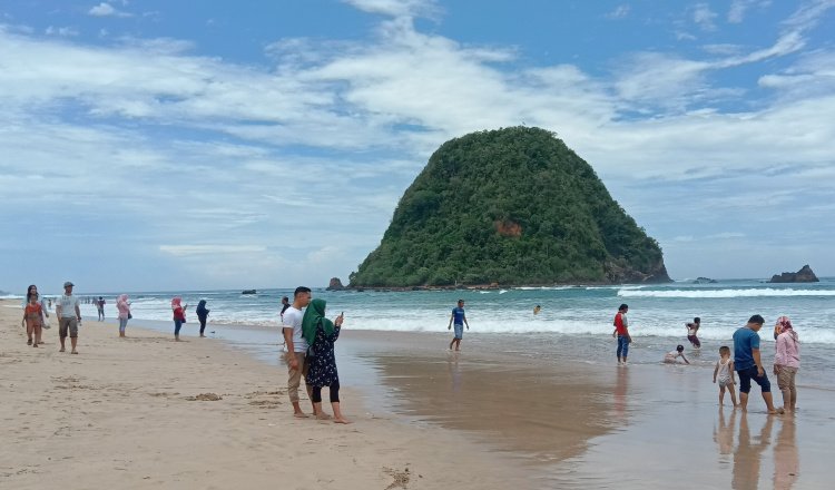 Pulau Merah Banyuwangi Jadi Favorit, PT BSI Turut Berkontribusi