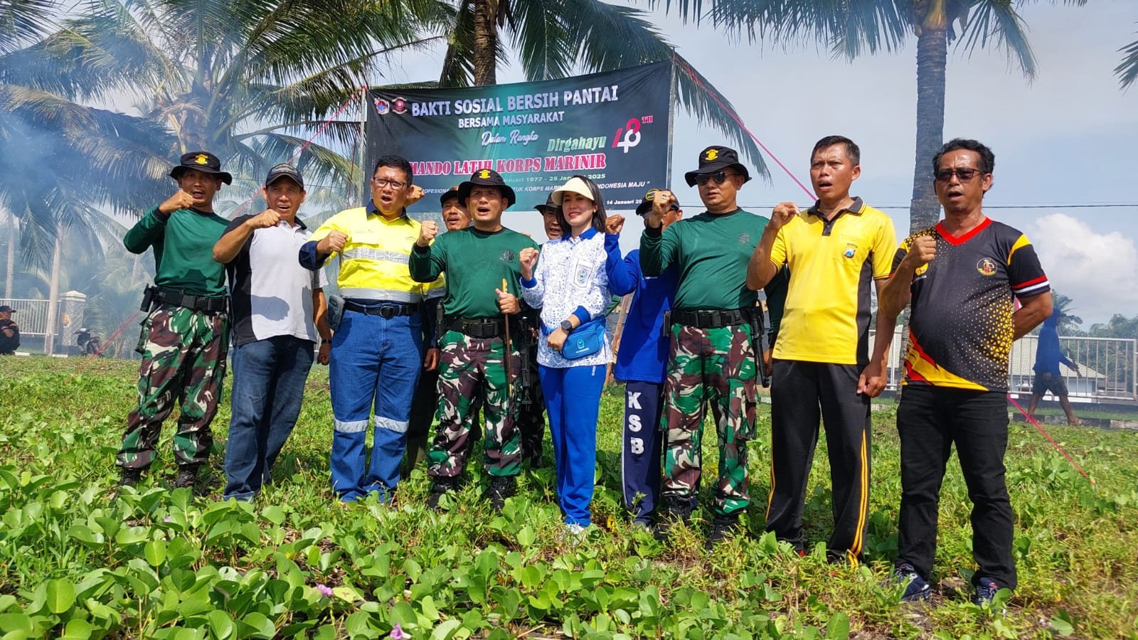 Dirgahayu Kolatmar, Puslatpurmar 07 Lampon dan PT BSI Ajak Masyarakat Bersih Pantai 